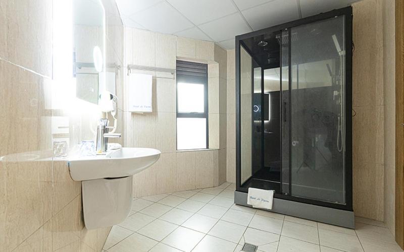 Hotel Le Figaro Douala Kültér fotó