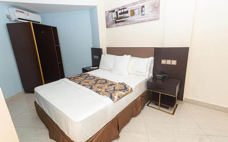 Hotel Le Figaro Douala Kültér fotó